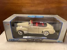 WELLY 1:18 SCALE 1941 CHEVROLET SPECIAL DELUXE CONVERTIBLE CREAM/RED - NIB