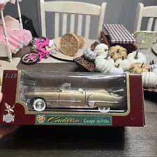 Road Legends 1949 Cadillac Coupe de Ville Convertible 1/18