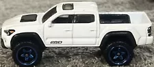 Hot Wheels 20 Toyota Tacoma, White