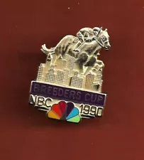 1990 BREEDERS CUP NBC MEDIA PRESS PIN, BY BALFOUR, FEATURES WORLD TRADE CENTER