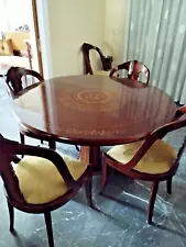 SET OF ANTIQUE FURNITURE CONSISTING OF A ROUND TABLE WITH 6 CHAIRS