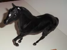 BREYER WALKING BLACK HORSE