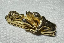 GOLD TONED COUPLE HAVING FUN CIGARETTE ROACH CLIP VINTAGE 1970'S RARE 1970s