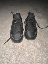 Nike Huarache Run Low Triple all Black pre owned size 6.5