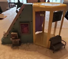 SALE 2003 Lil Bratz Fashion Escalator, Movie Theater w/Bench, Sign & Curtains