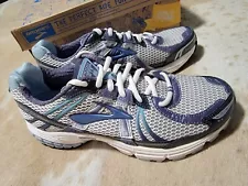 Size 9 5- Brooks Adrenaline GTS 12 Wide Wht/nightshade