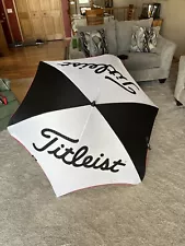 Titleist Golf Umbrella ~ Black and White