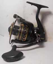 Vintage PENN Reels BATTLE 4000 Surf Spinning Spin Fishing Reel 4000 NICE!!!