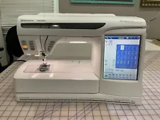 HUSQVARNA VIKING DESIGNER SE SEWING EMBROIDERY MACHINE & ACCESSORIES, MANY HOOPS