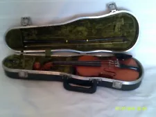 Lewis & Sons, Suzuki, Childs violin, size 1/10, 1981 model 900