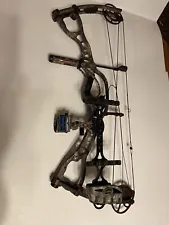 Hoyt CRX 32 Compound Bow, QAD Drop Away Rest, G5 Rock Sight, Quiver, Stabilizer