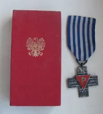 GENUINE WWII Nazi Germany camp AUSCHWITZ, HOLOCAUST, POLISH POLAND MEDAL CROSS