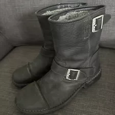 Men’s UGG Rockville II “distressed” Boots Size 9.5, Black