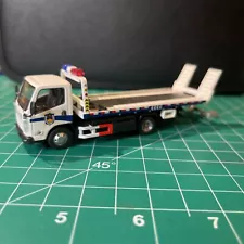 1/64 Scale XCARTOYS JMC Flatbed Tow Truck Lorry Police 220 Diecast Model.