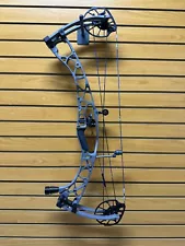 New ListingHoyt Alpha X 33 Compound Bow RH 60-70#, 26-31”, Hamskea Epsilon & Gas String Set