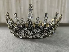 Gold Colored Tiara/Crown for Women Crystal Queen Clear Rhinestone - BEAUTIFUL