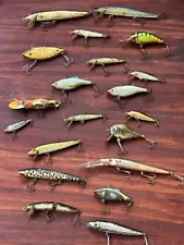 Vintage Lot of 20 Fishing Lures Mixed -Lot