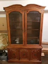 Thomasville China Cabinet Hutch Furniture 81" x 52" Local Pick Up Lake Zurich IL