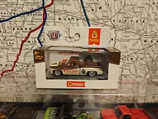 M2 Machines Chevrolet Cheyenne Super 10 Hostess Cupcakes Square Body Truck