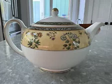 New Old Stock Wedgwood INDIA Pattern Large Lidded Tea Pot - BEAUTIFUL