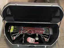 Hoyt Carbon Element RKT Compound Bow W/ Arrows & Case