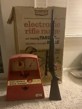 RARE VINTAGE 1963 EMENEE ELECTRONIC RIFLE RANGE MOVING TARGET SCOPE RIFLE GAME