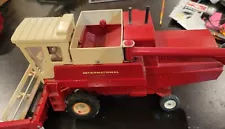 Internation 915 toy combine