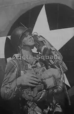 WW2 Picture Photo US Paratrooper With Radio Handie Talkie SCR-536 5811