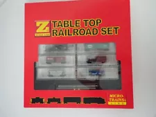 Micro-Trains Z Scale Conrail F7 Diesel Locomotive & Freight Car Table Top Set