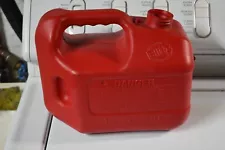 Vintage BLITZ 1 GAL 4 Oz GAL OZ PLASTIC SELF VENTING GAS CAN GASOLINE