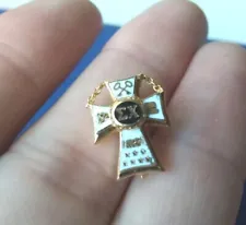 Vintage Sigma Chi Fraternity Cross Badge Pin Gold Tone Pendant Balfour BC Brooch