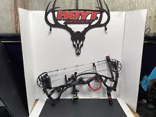 Hoyt Carbon RX5 REDWRX 28'' - 30'' 65-70# - Black Gold 5-pin sight