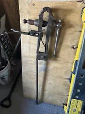 blacksmith post leg vise