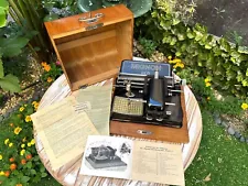 ð1925 German-made AEG Mignon Typewriter with Original Case & Manual. ð