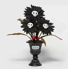 2021 Ghoulish Garden Dreadful Daisies Faux Plant Halloween Skulls Hyde & Eek