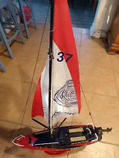 RADIO CONTROL SEA LITE SAILBOAT HAS OUT BOARD MOTOR NICE CONDITION