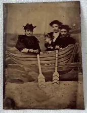 ANTIQUE TINTYPE PHOTO LADIES PAINTED ROWING BOAT SAND SCHEVENINGEN OARS