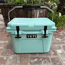 YETI Roadie 20 Cooler - Seafoam Green