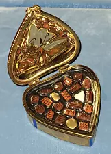 Vtg Limoges Rochard peint main porcelain trinket box, golden heart chocolate box