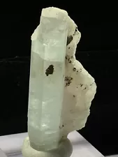 57 carats natural rough crystal aquamarine from Pakistan available for sale