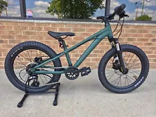 NEW 2023 Giant STP 20 FS, Trekking Green, 20in Kids MTB