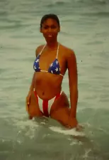 VTG 1990s 35MM SLIDE AFRICAN AMERICAN MODEL IN OCEAN AMERICAN FLAG BIKINI #47-1U