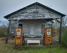 1940s Abandoned MOBIL GAS STATION & GAS PUMPS 8.5x11 PHOTO