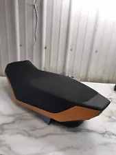 17 Ski-Doo Renegade X 850 E-Tec seat