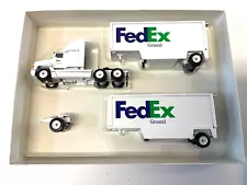 Fed Ex Federal Express Freightliner FLD120 w Doubles 2000 Winross 1/64th Truck