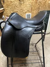 Schleese Obrigado dressage saddle 17.5 With Leathers And Cover