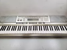 Casio WK-200 76-Key Electronic Keyboard w/Stand