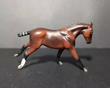 Breyer Newport Thoroughbred #10035 body/shelf