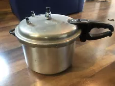 8 Quart Vasconia pressure cooker for stovetop- Works Perfectly. Ready To Use