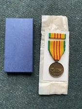 Original Genuine US Military Vietnam War Service Medal & Ribbon - MINT BOXED NEW